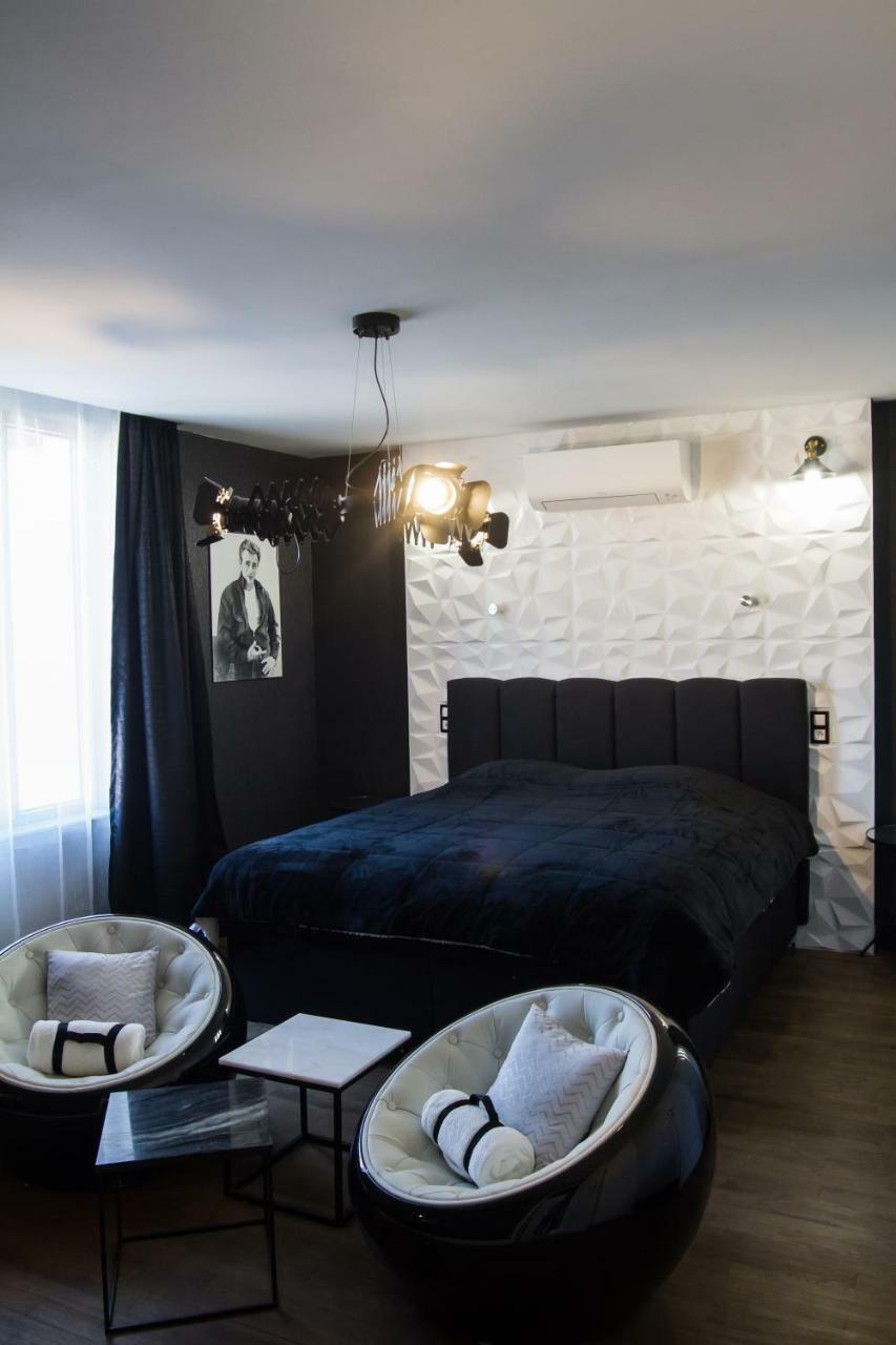 Les Etoiles Bed & Breakfast ตอนแนร์ ภายนอก รูปภาพ